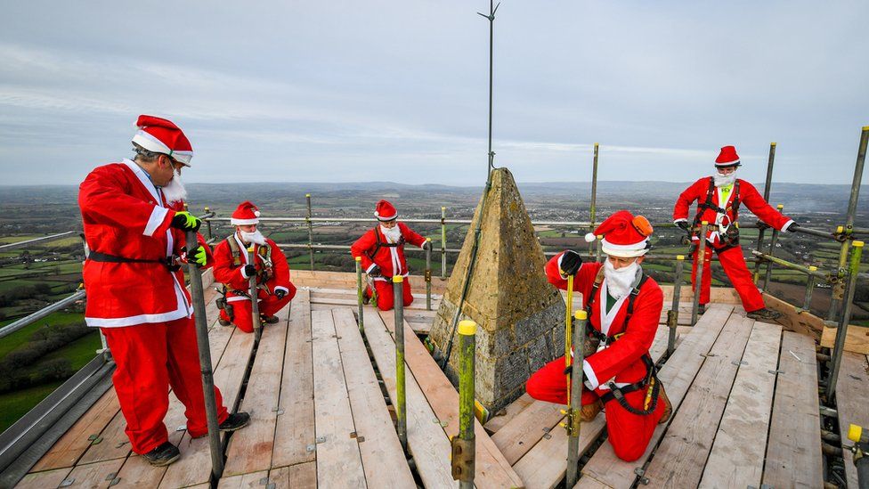 Wellington monument take his part this Christmas