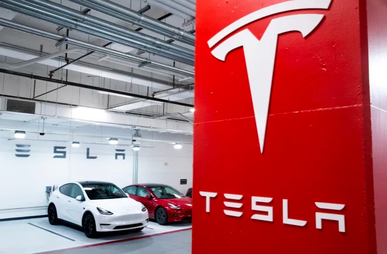 Saudi Arabia negotiates with Tesla to open an electric car factory.